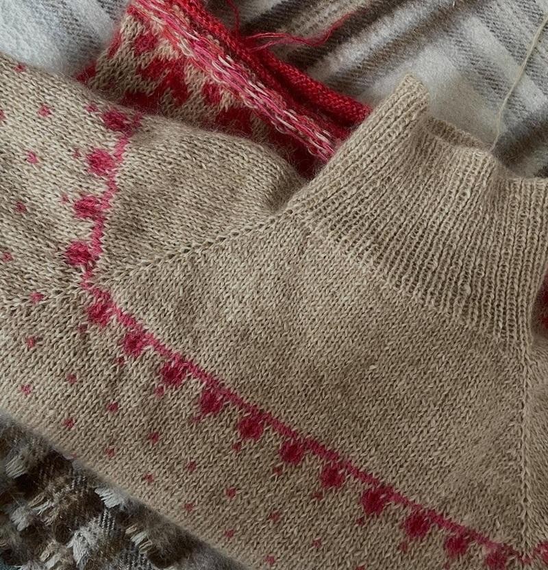 Красивый жаккардовый свитер