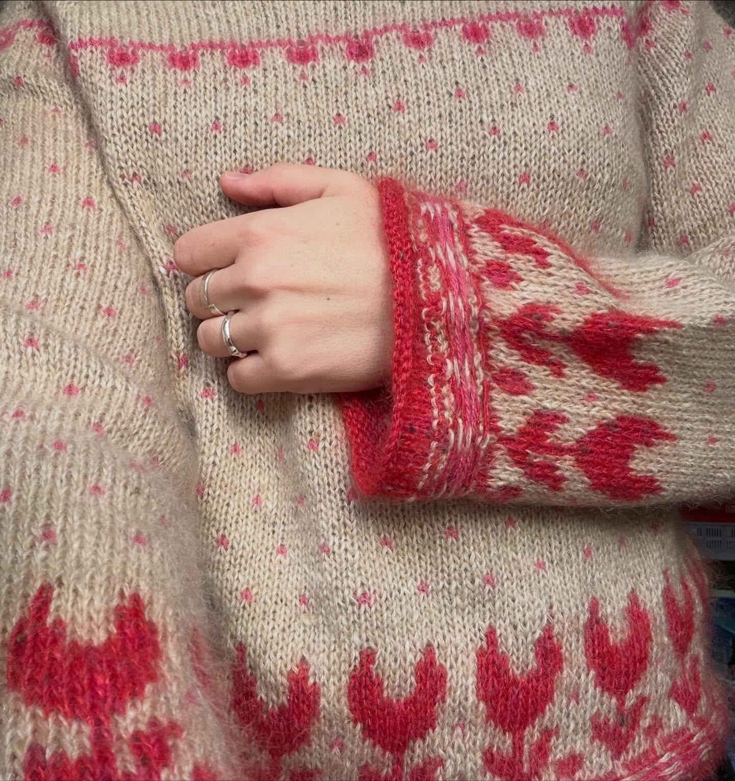 Красивый жаккардовый свитер