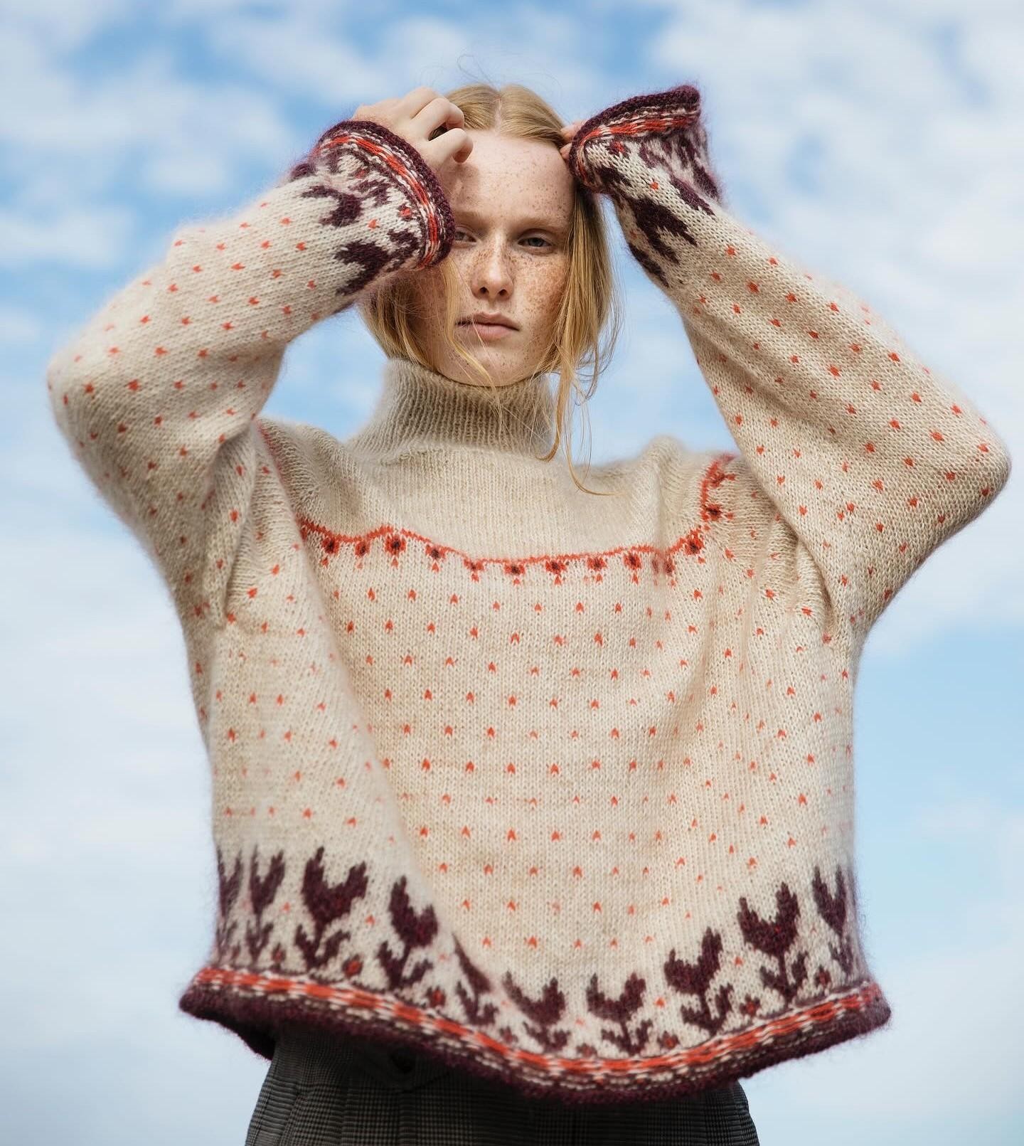 Красивый жаккардовый свитер