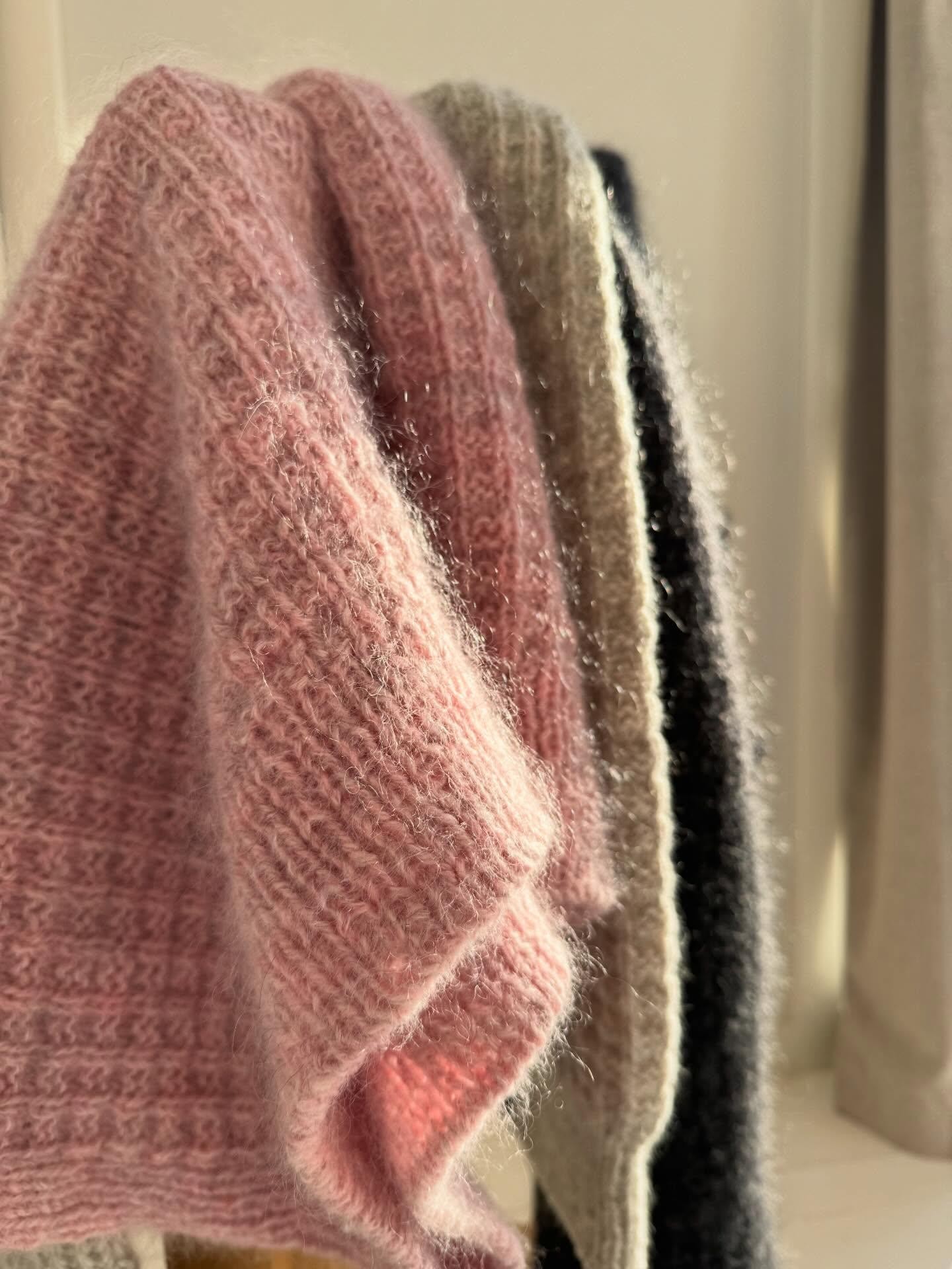 Свитер-унисекс спицами