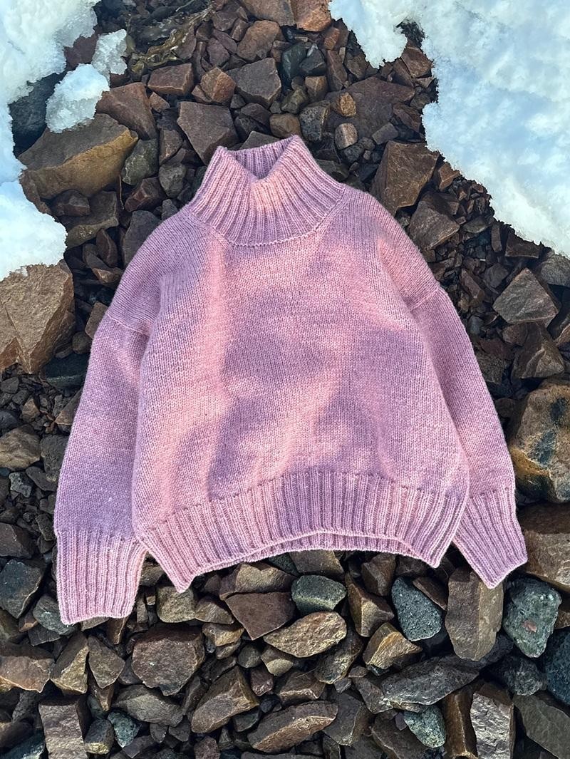 Свитер с японским плечом