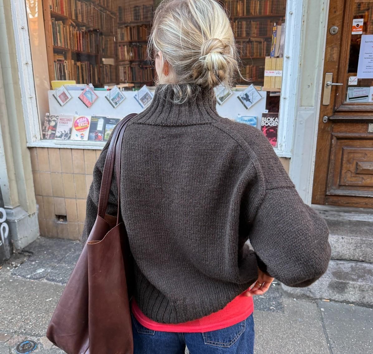 Свитер с японским плечом