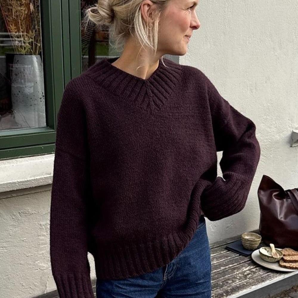 Вязаный спицами теплый свитер с японским плечом и высокой горловиной Hannah V-Neck