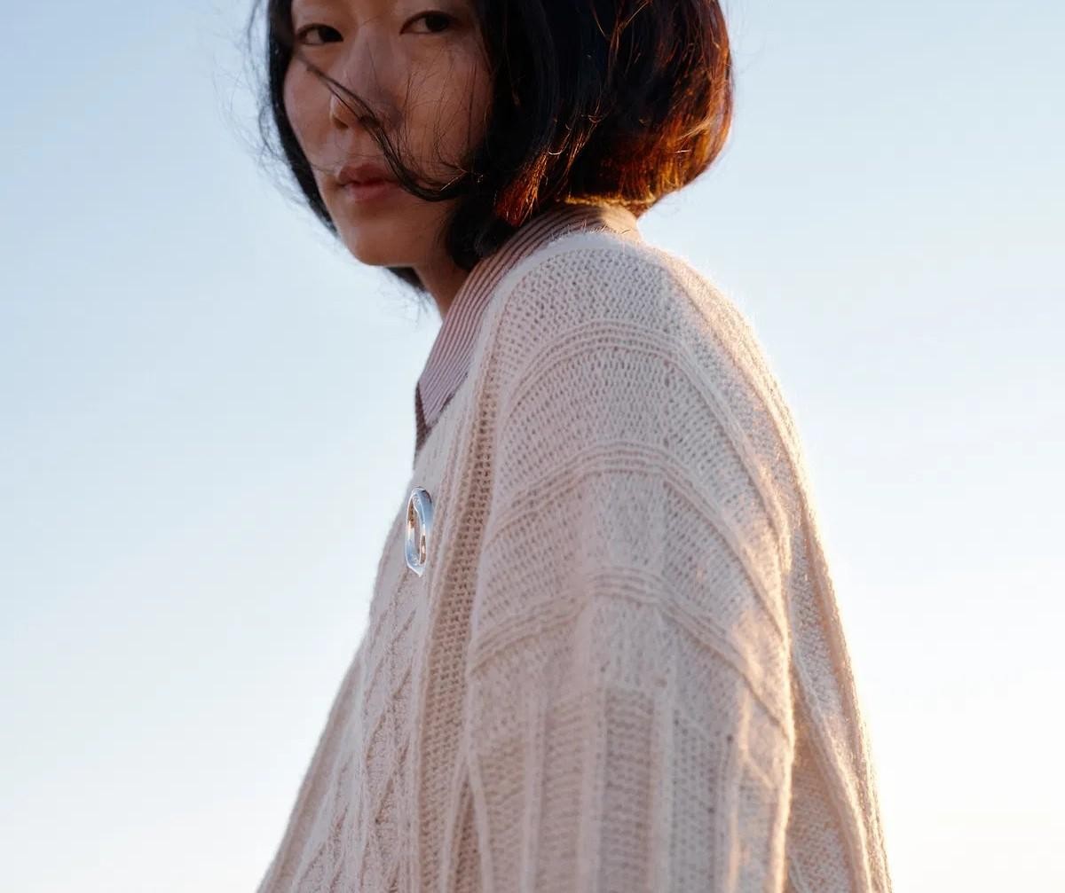 Красивый текстурный свитер спицами