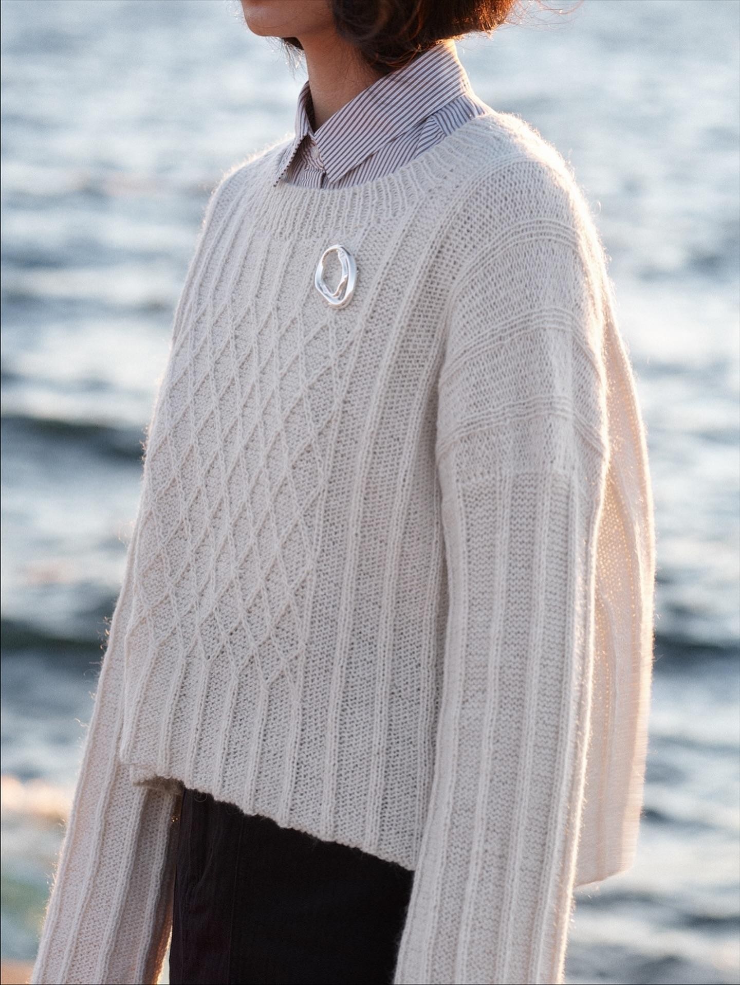 Красивый текстурный пуловер спицами