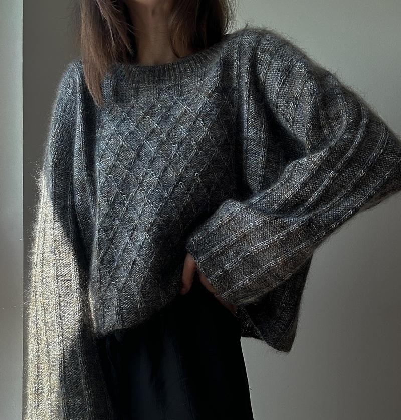 Красивый текстурный свитер спицами