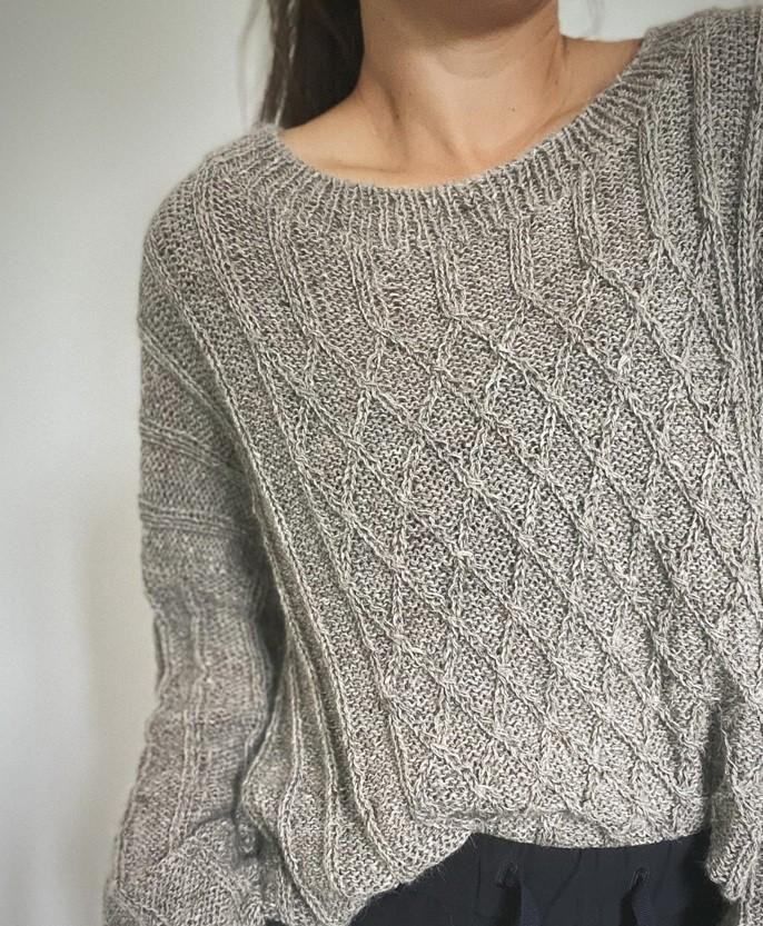 Красивый теплый свитер спицами