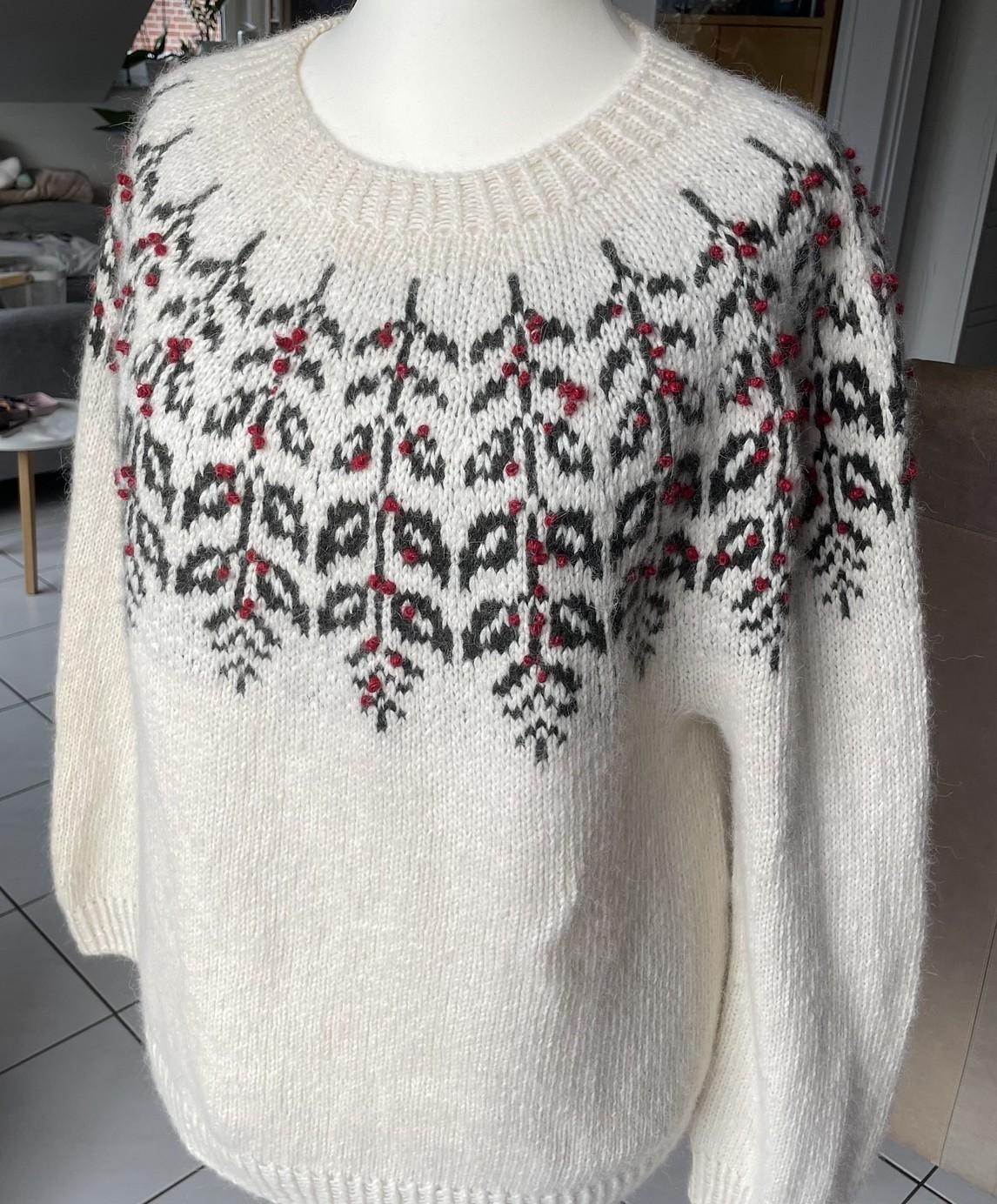 Красивый свитер спицами