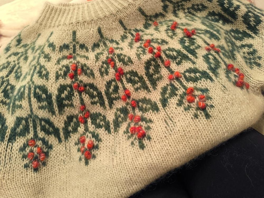 Красивый свитер спицами