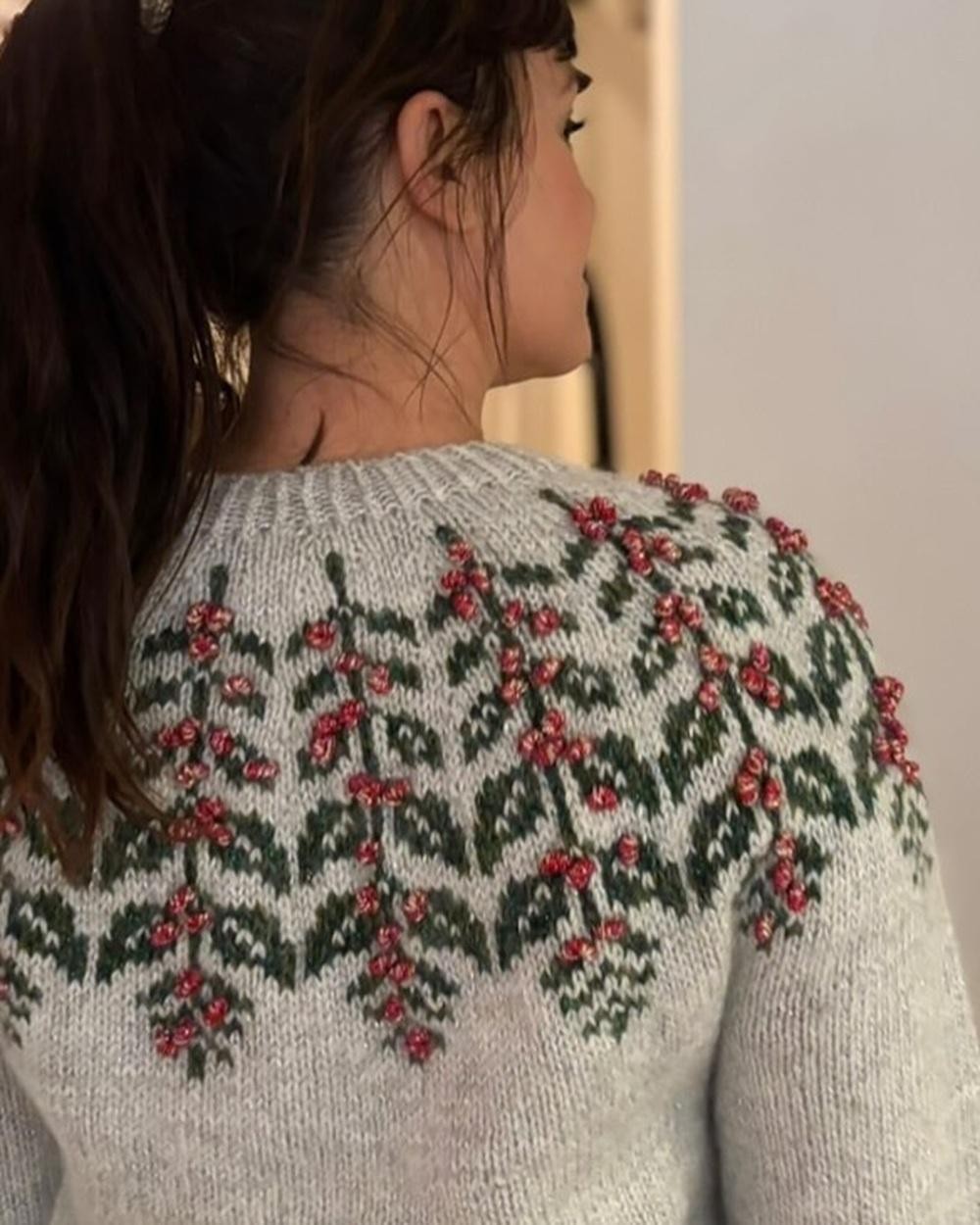 Красивый свитер спицами