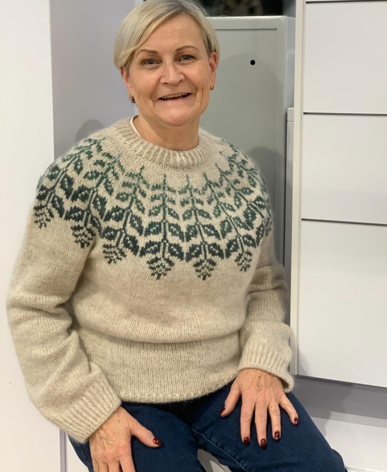 Красивый свитер спицами