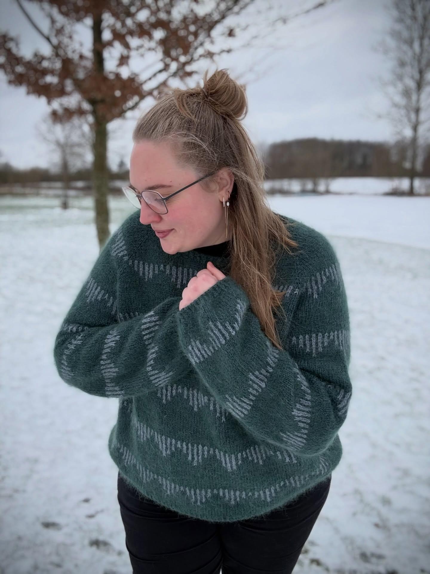 Элегантный свитер спицами