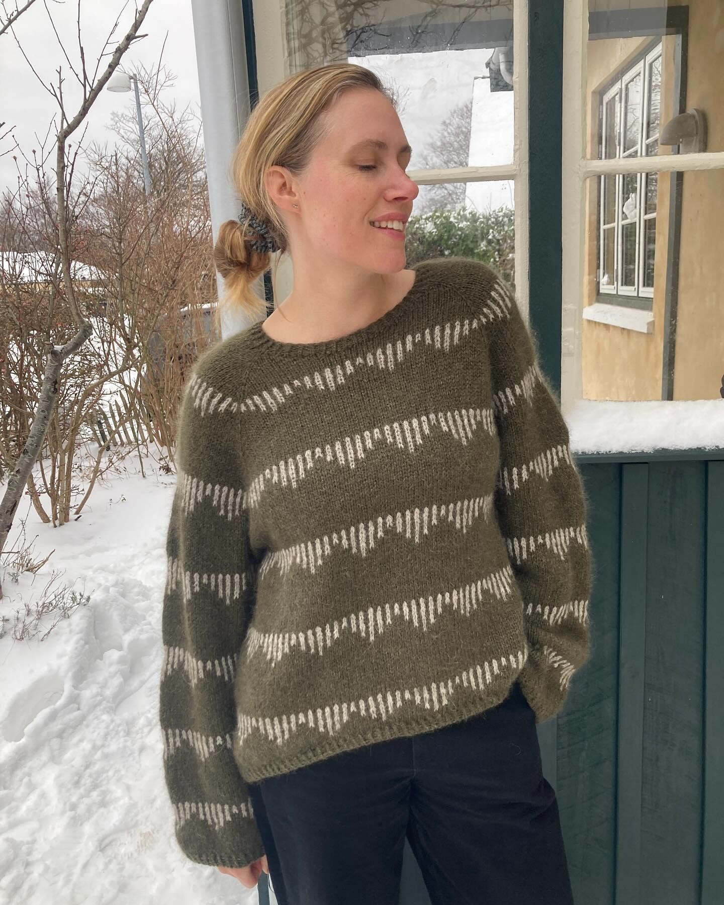 Элегантный свитер спицами