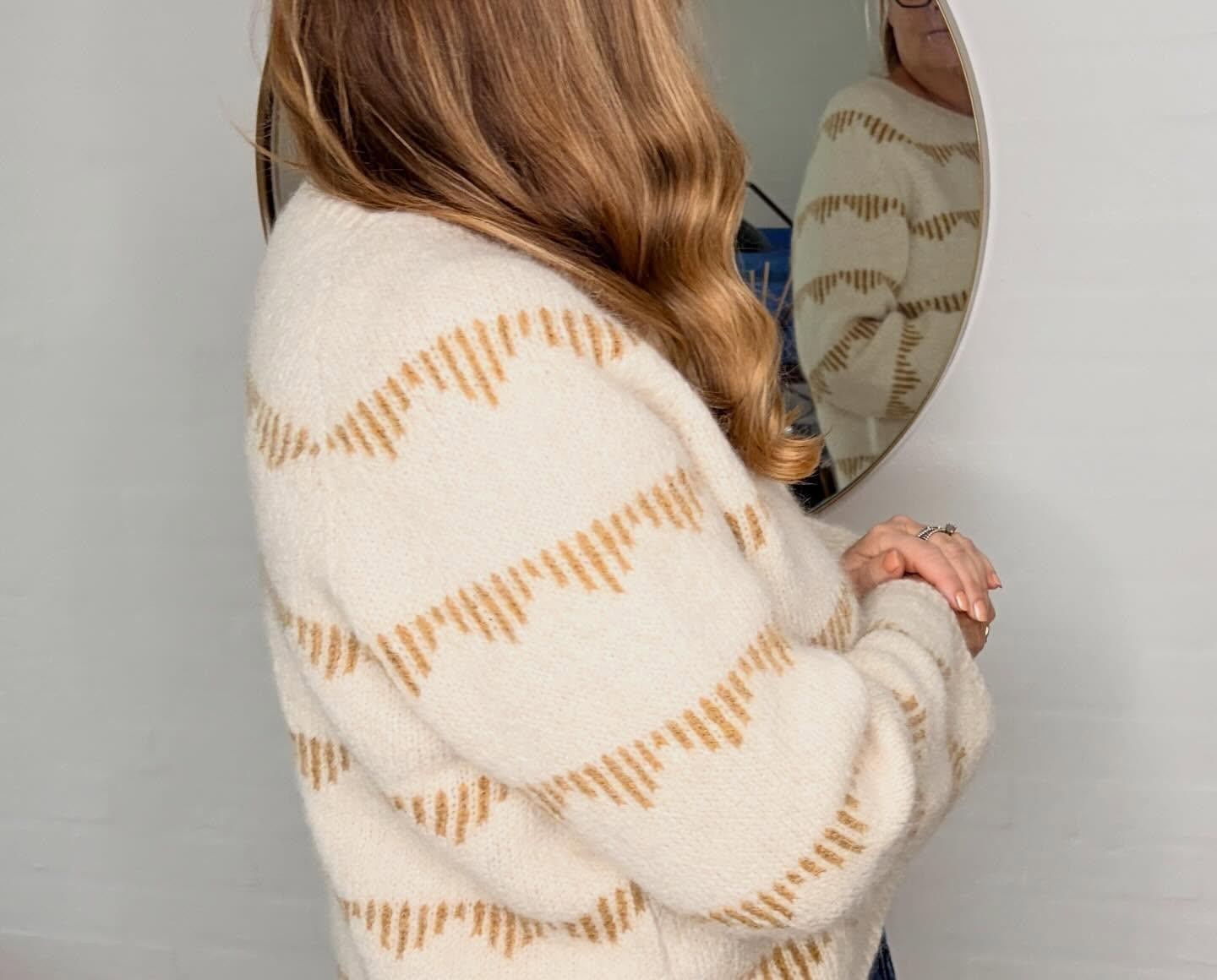 Элегантный свитер спицами