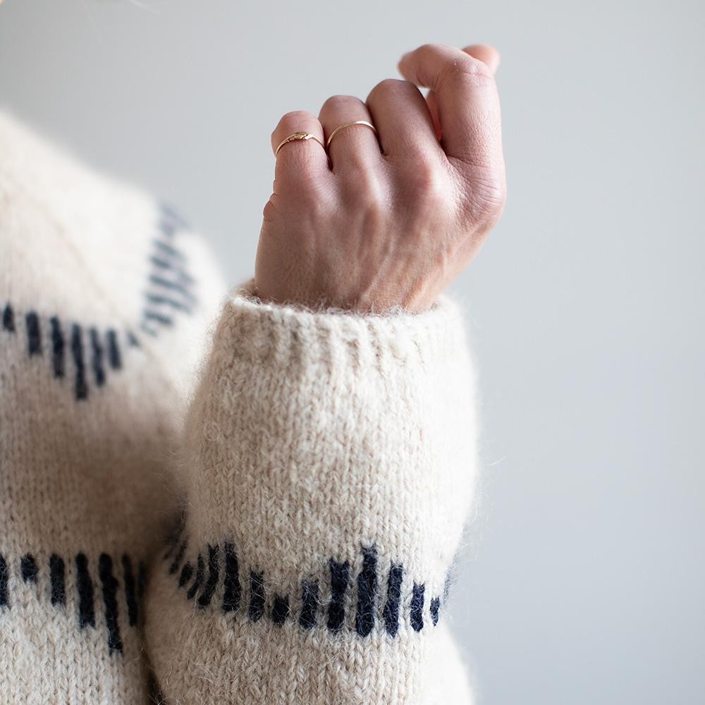 Элегантный свитер спицами