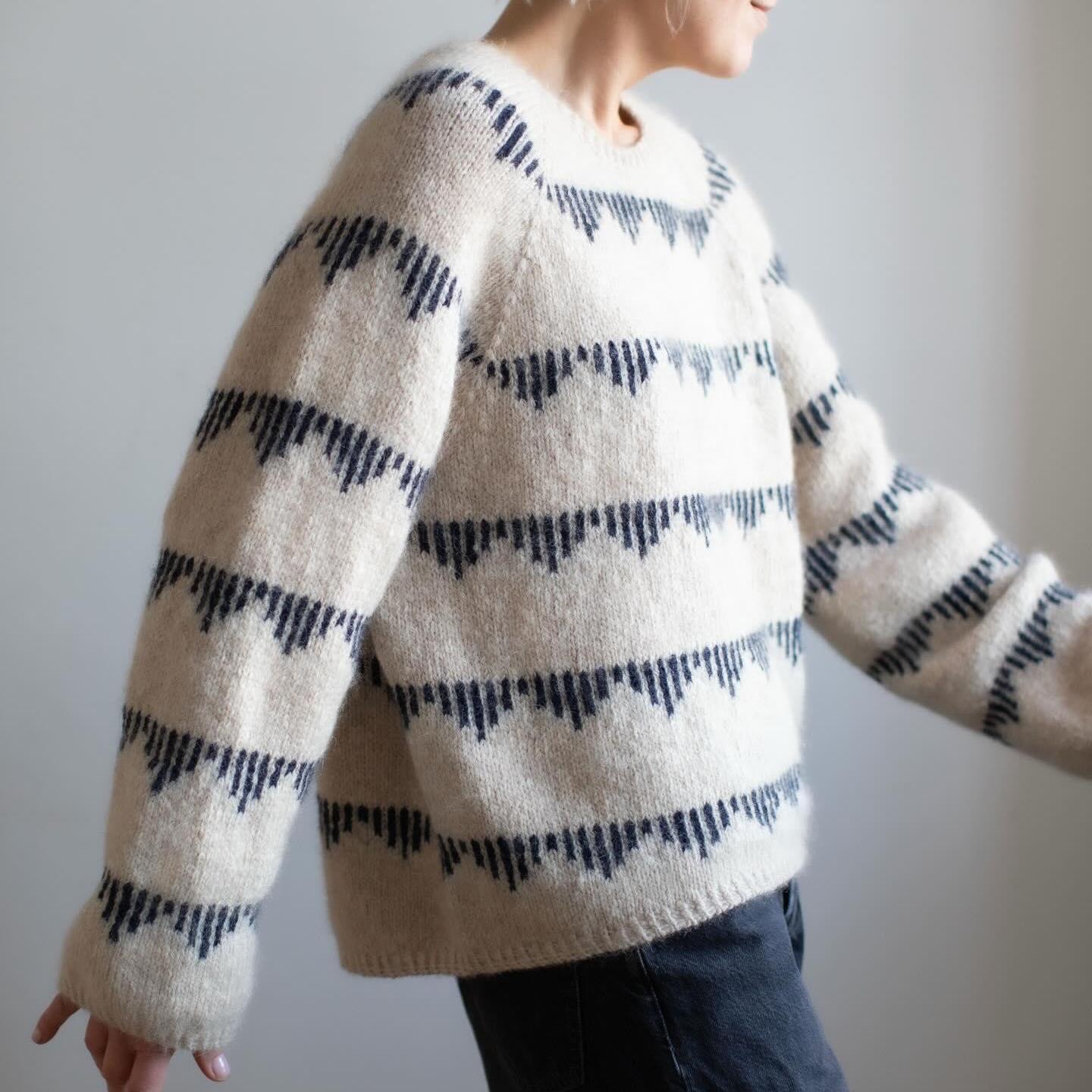 Вязаный спицами элегантный свитер-реглан с полосами жаккарда Lash Lash