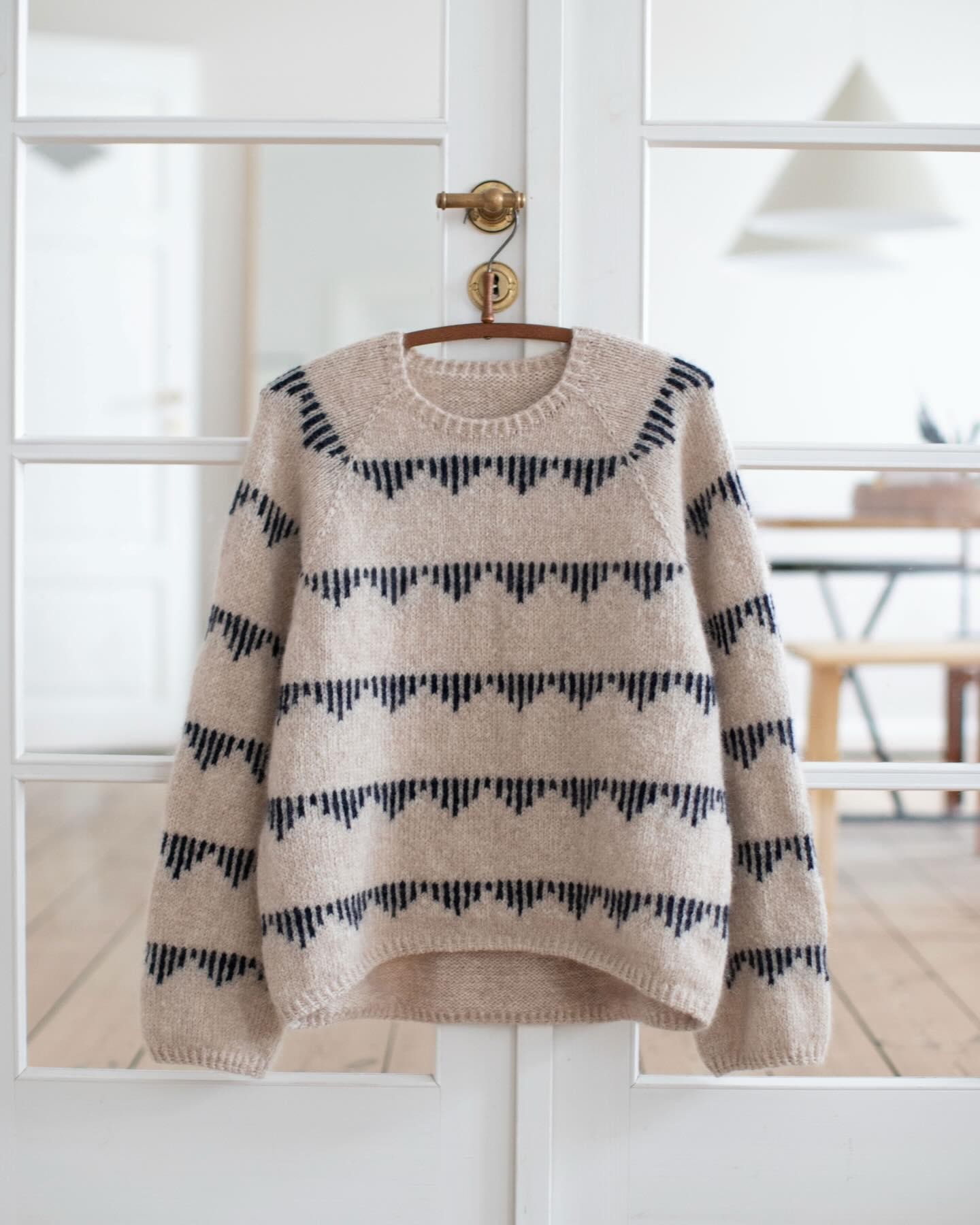 Элегантный свитер спицами