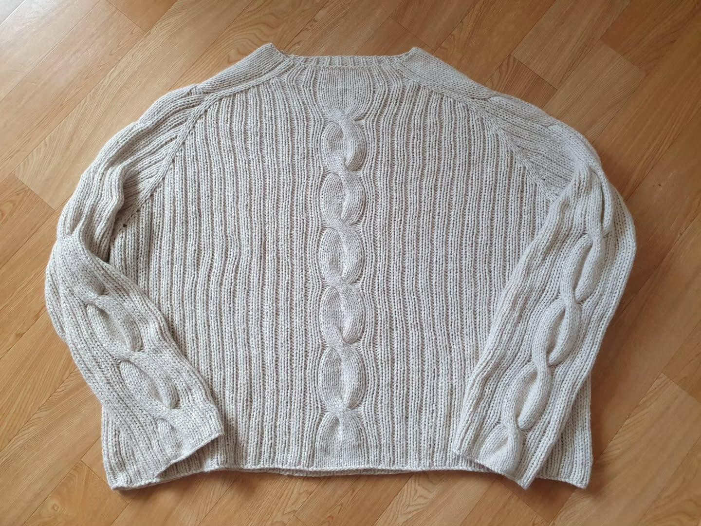 Красивый свитер спицами