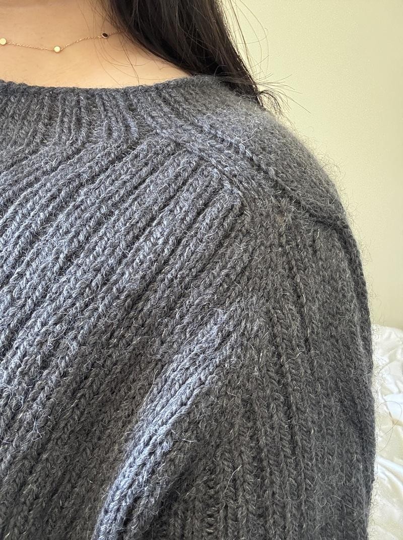 Красивый свитер спицами