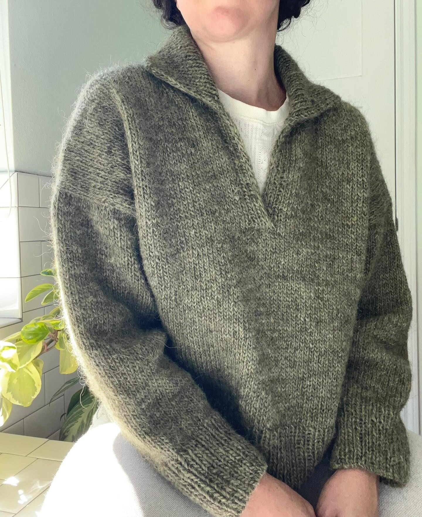 Свитер-поло спицами