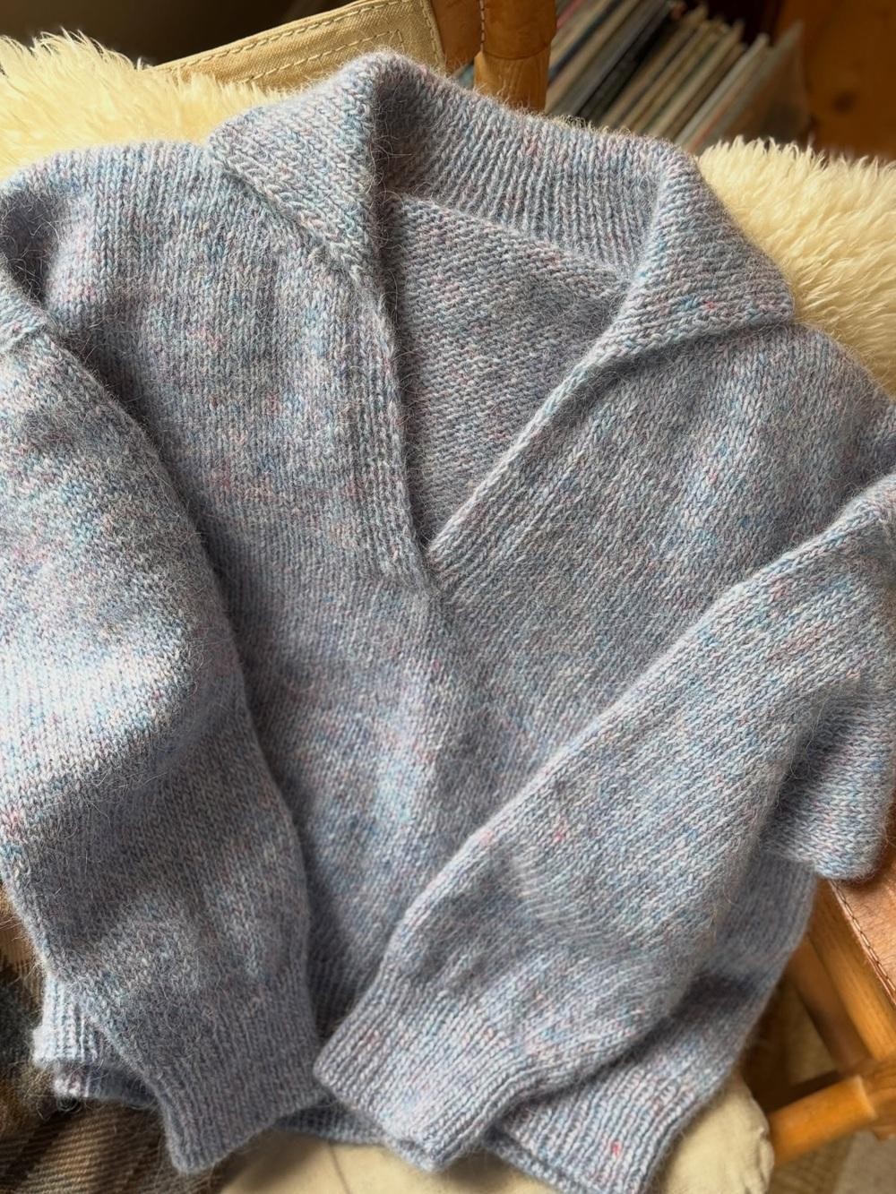 Свитер-поло спицами