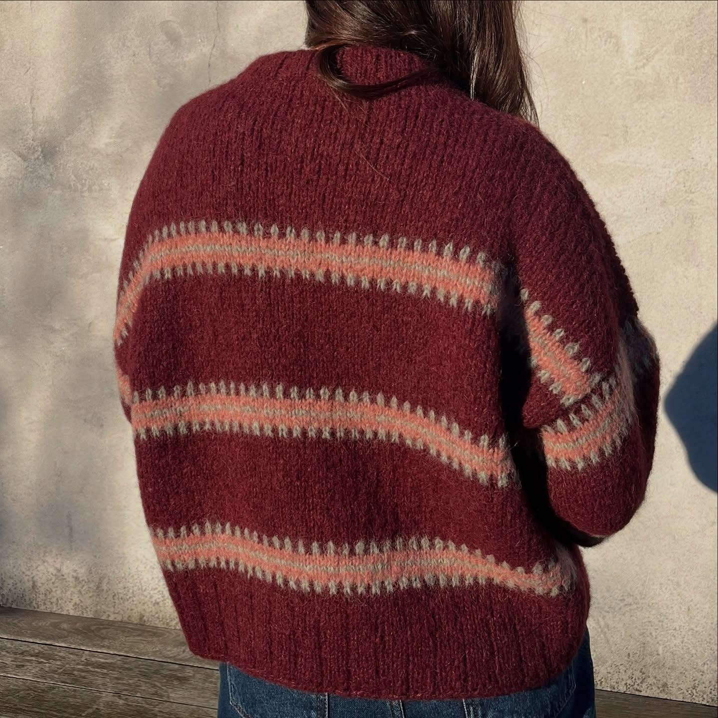 Теплый свитер с японским плечом