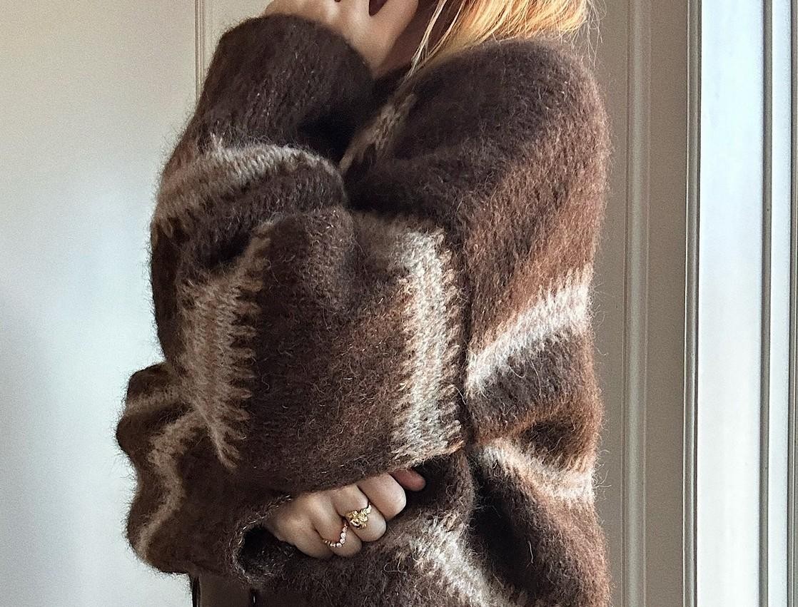 Теплый свитер с японским плечом