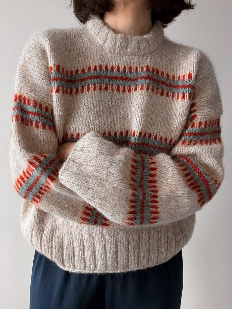 Теплый свитер с японским плечом