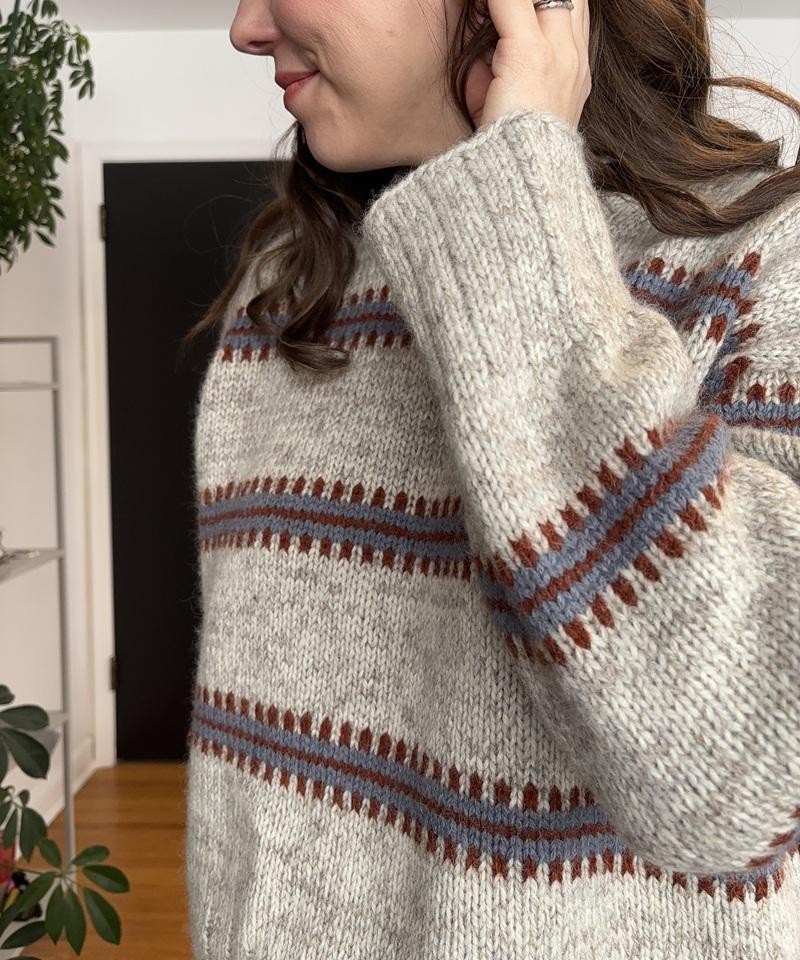 Теплый свитер с японским плечом