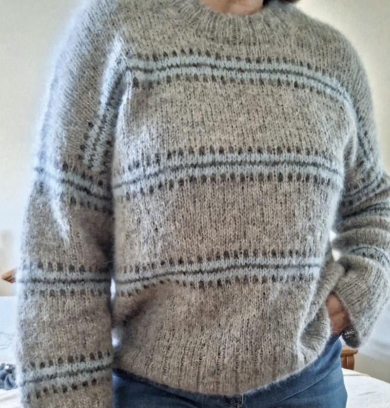 Теплый свитер с японским плечом