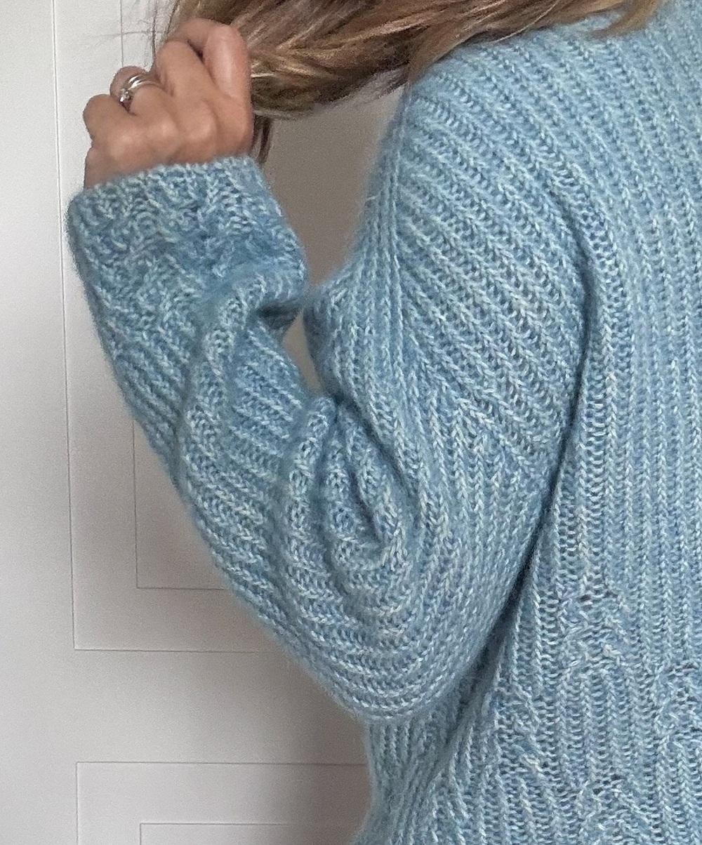 Красивый свитер спицами