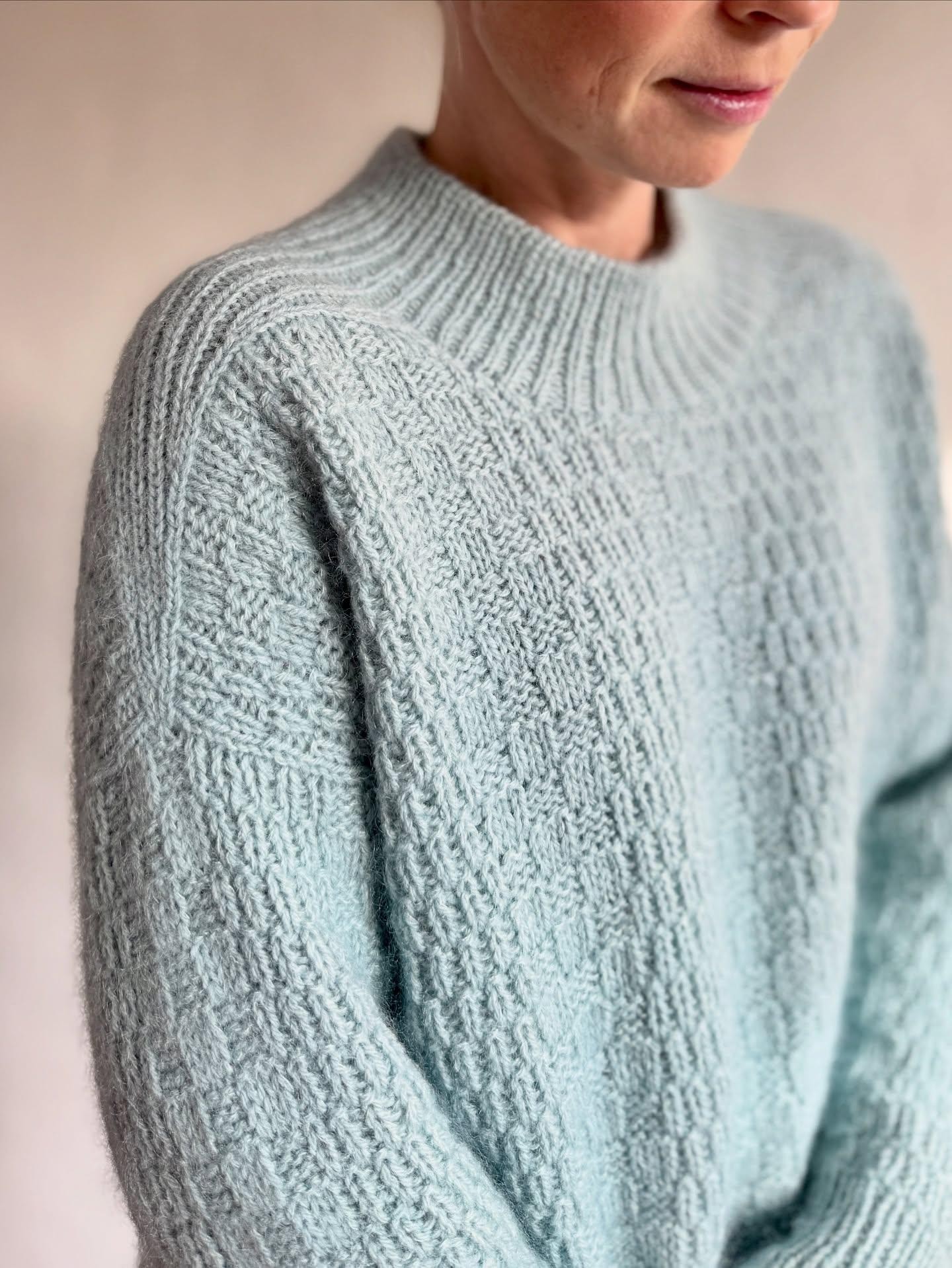 Теплый свитер спицами