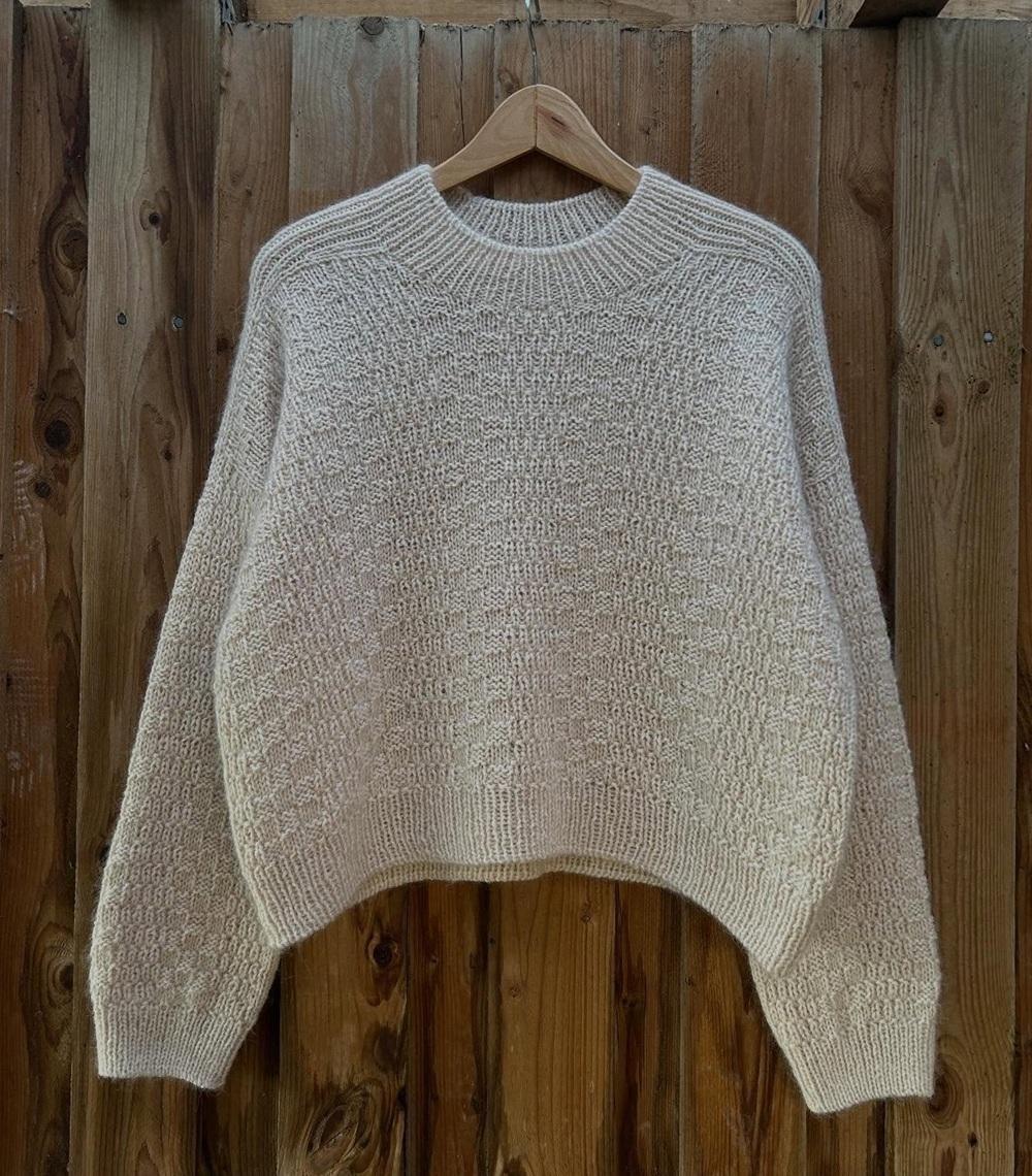 Теплый свитер спицами