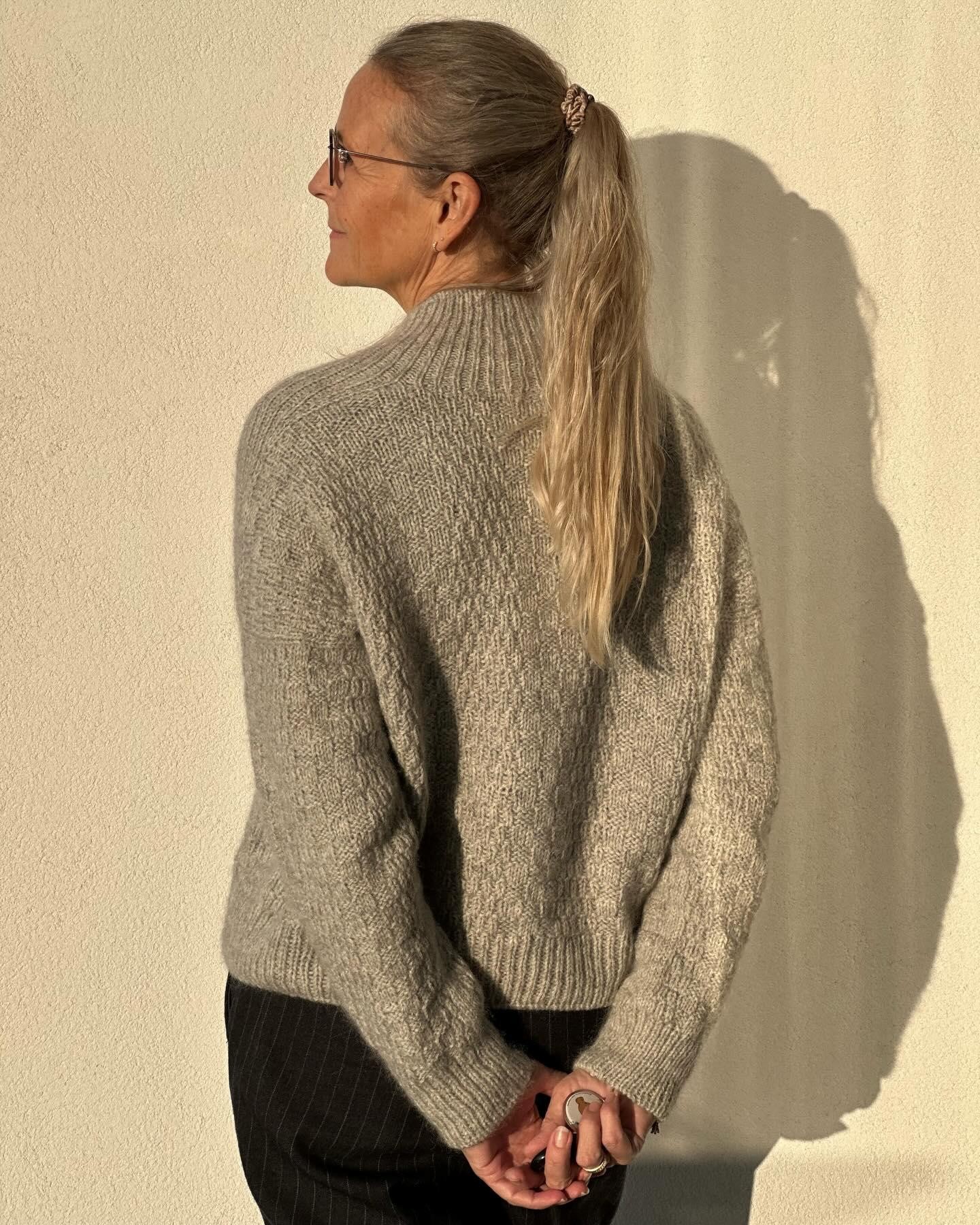 Теплый свитер спицами