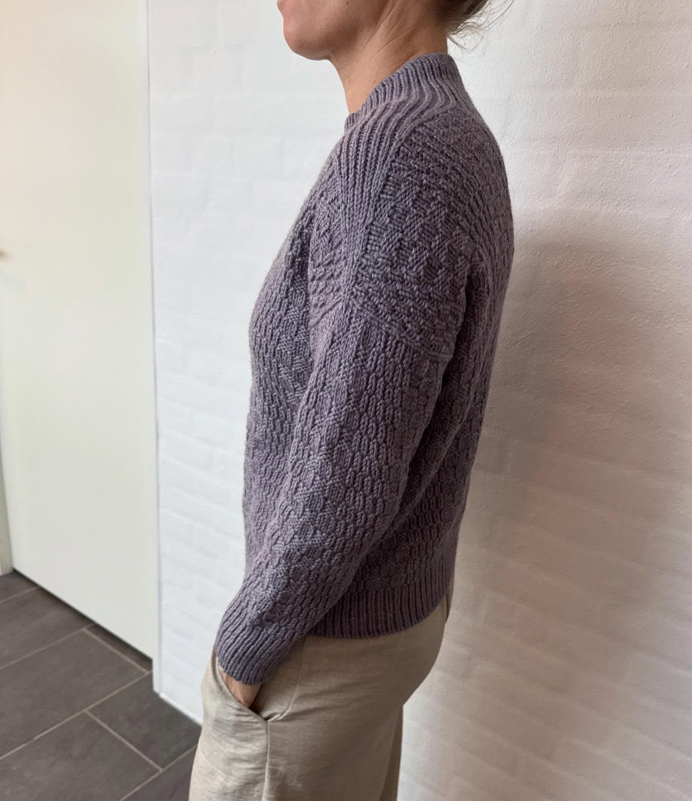 Теплый свитер спицами