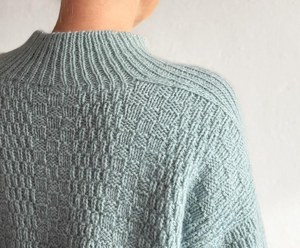 Теплый свитер спицами