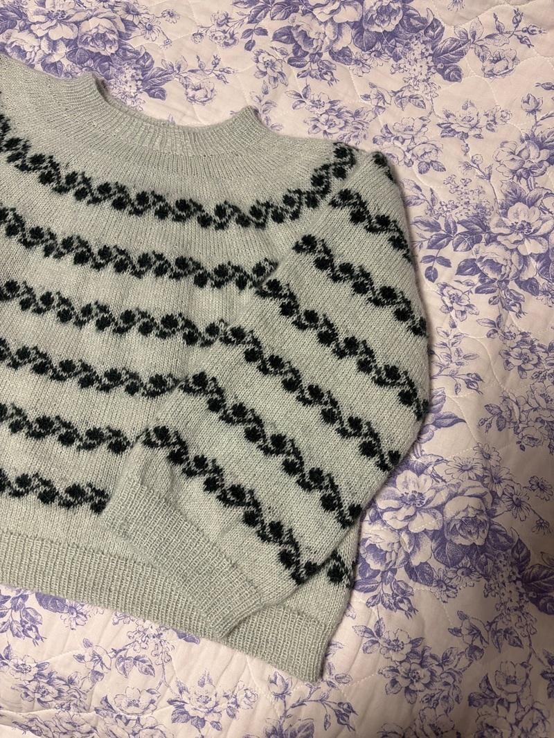 Красивый свитер спицами