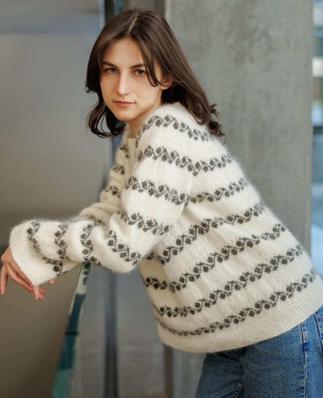 Красивый свитер спицами