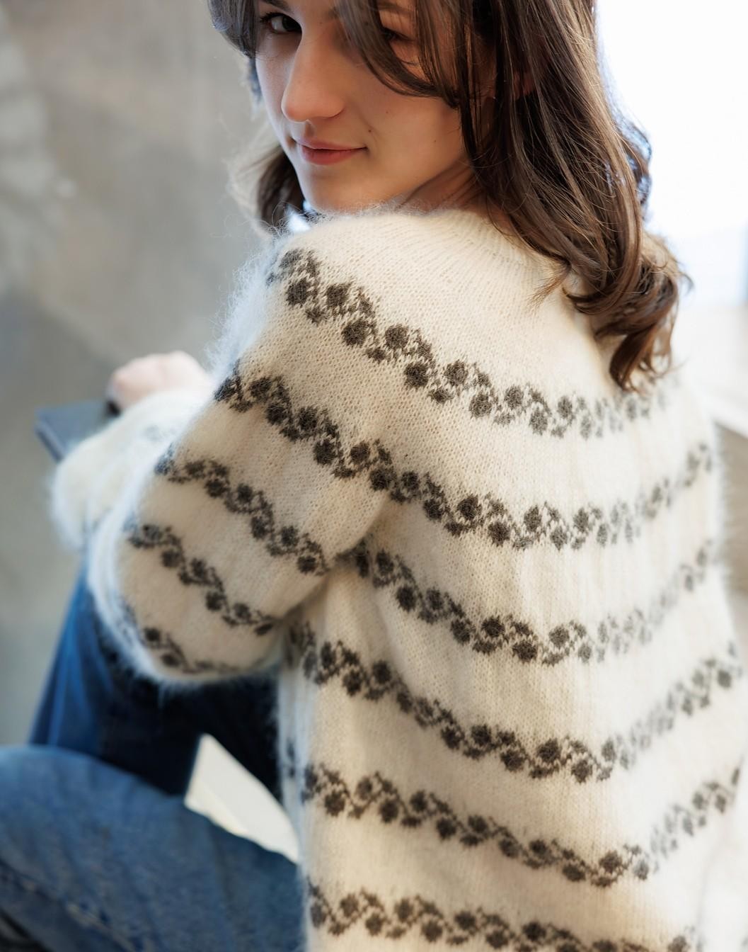 Красивый свитер спицами