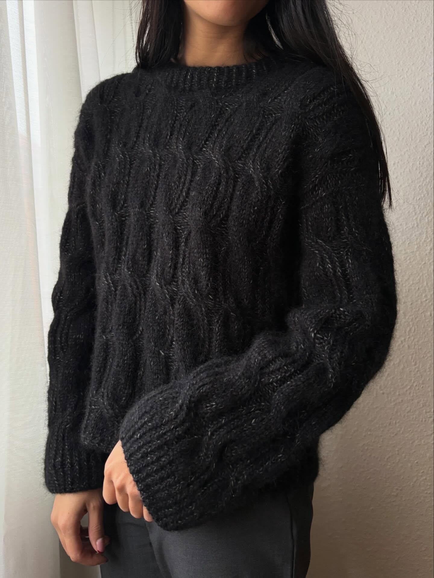 Текстурный свитер спицами