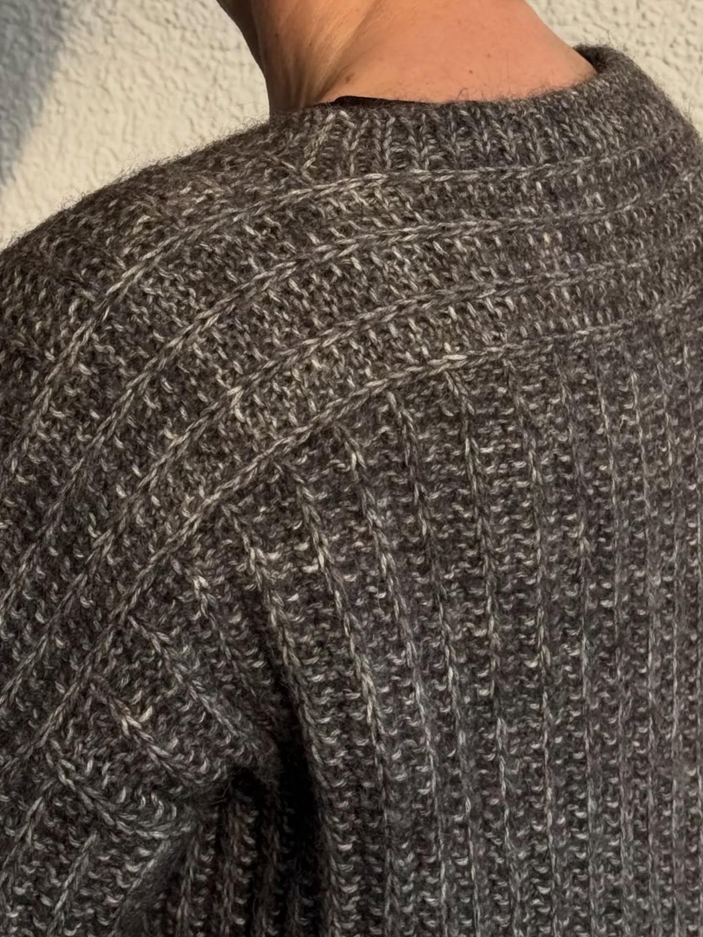 Красивый пуловер спицами