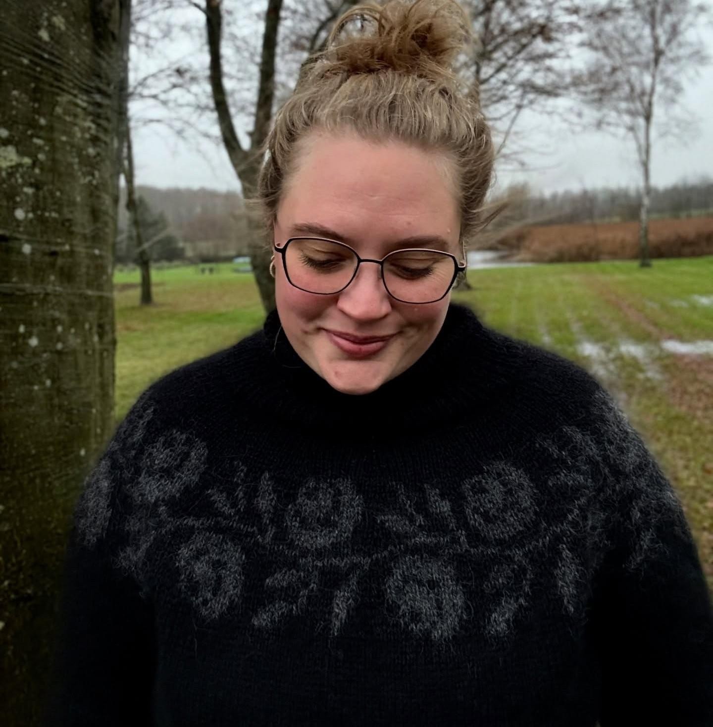 Красивый теплый свитер спицами