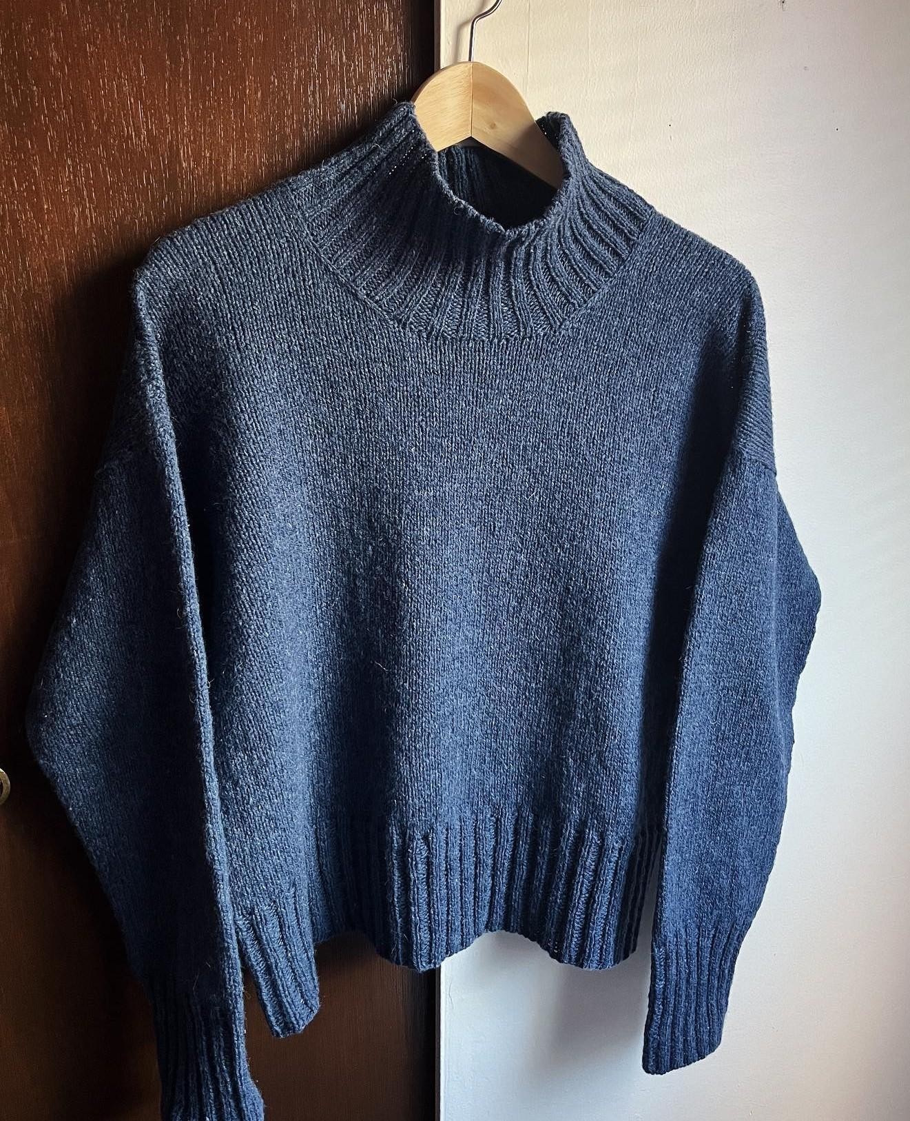 Простой свитер спицами