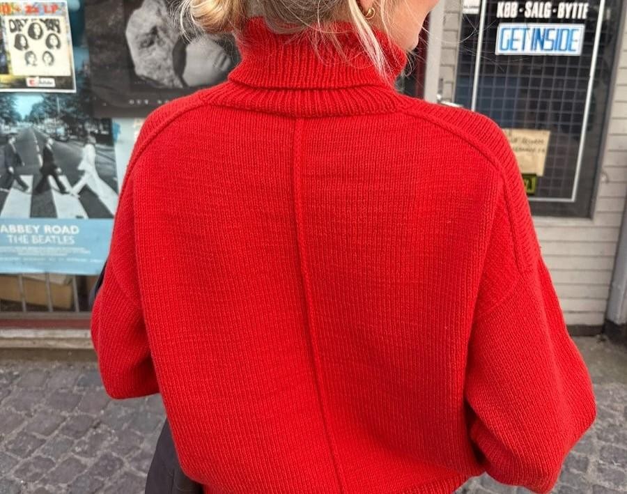 Свитер с японским плечом