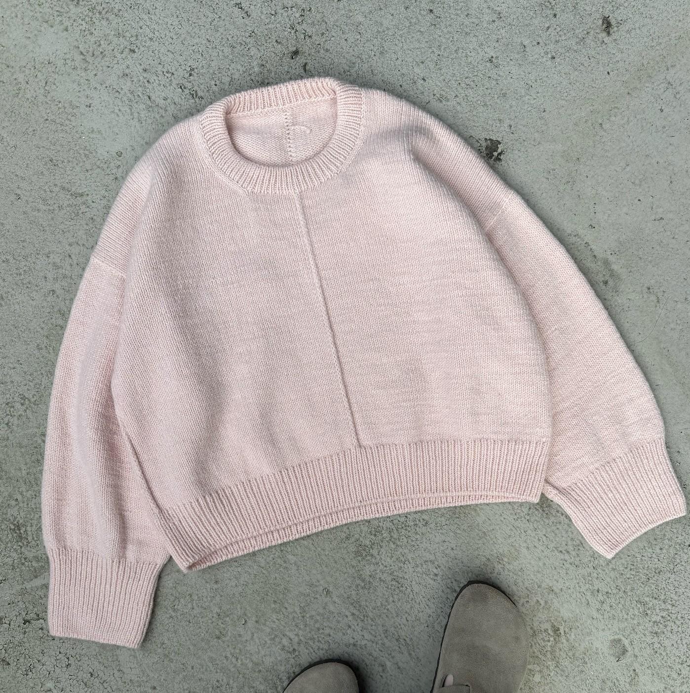 Свитер с японским плечом