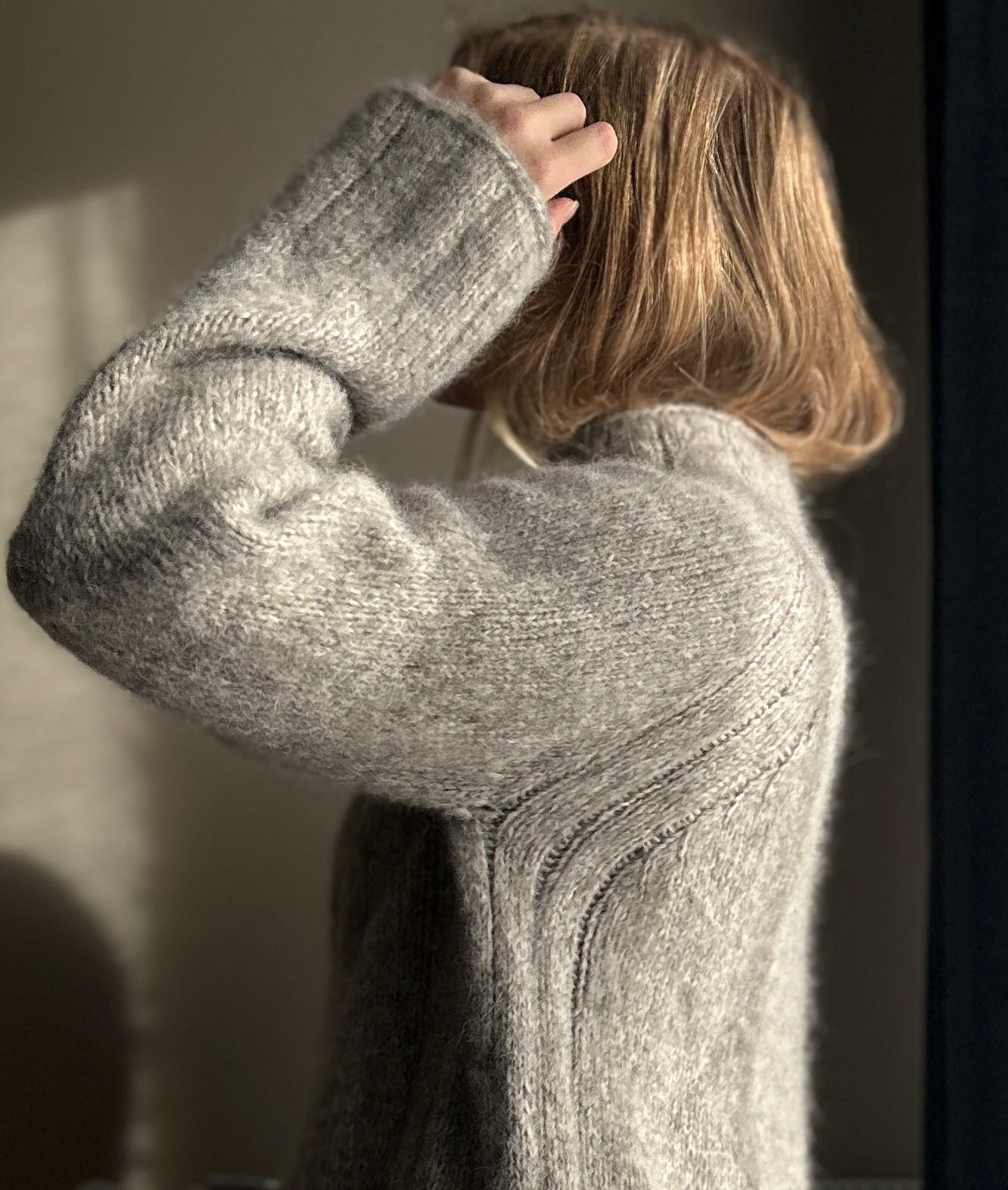 Элегантный свитер-реглан