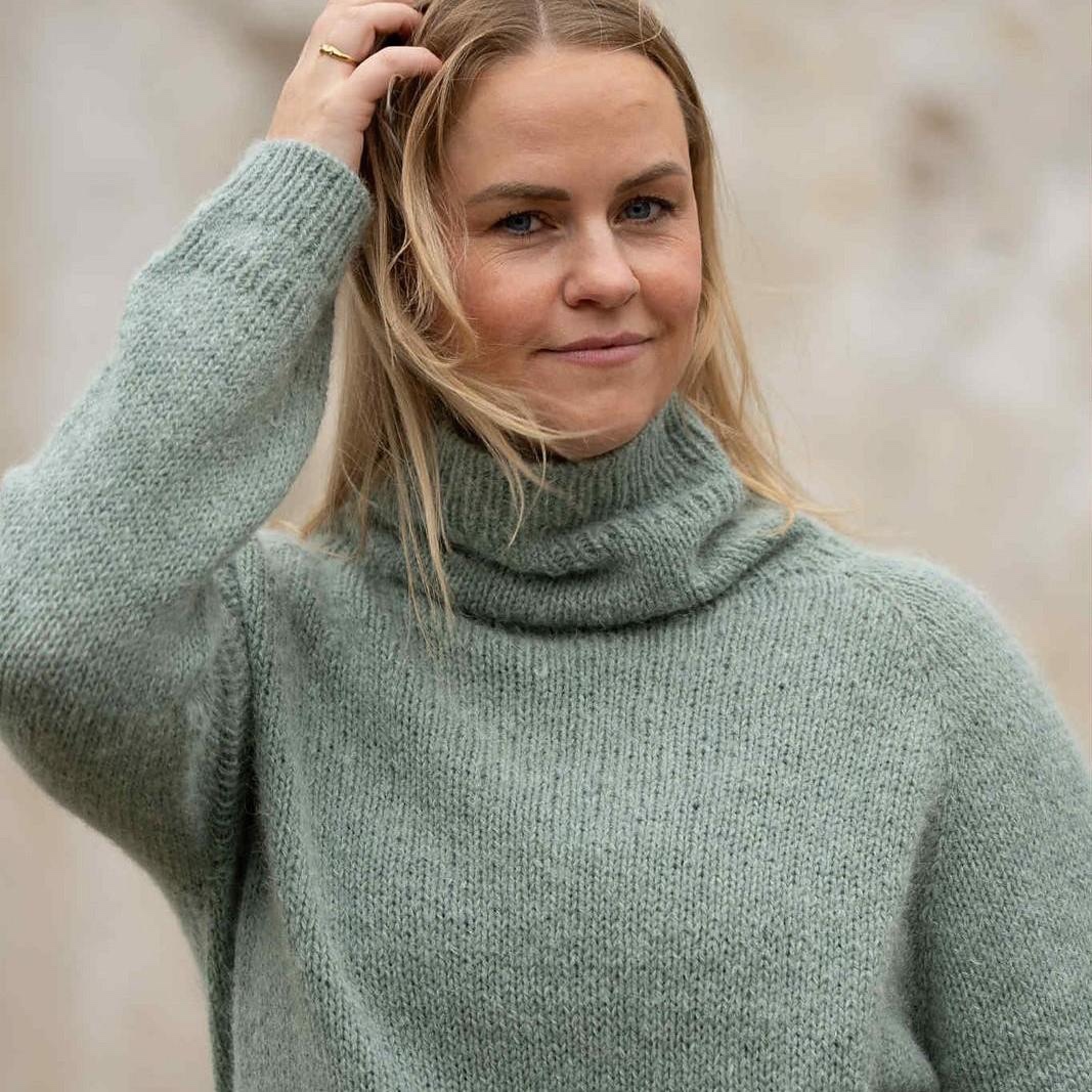 Свитер-оверсайз с разными видами воротника Underspillet, вязаный спицами сверху