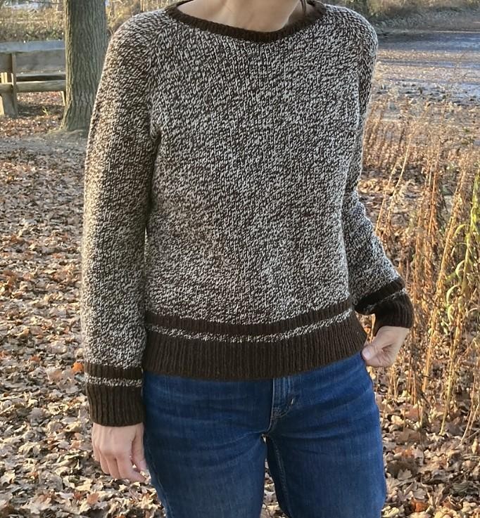 Базовый свитер-реглан спицами