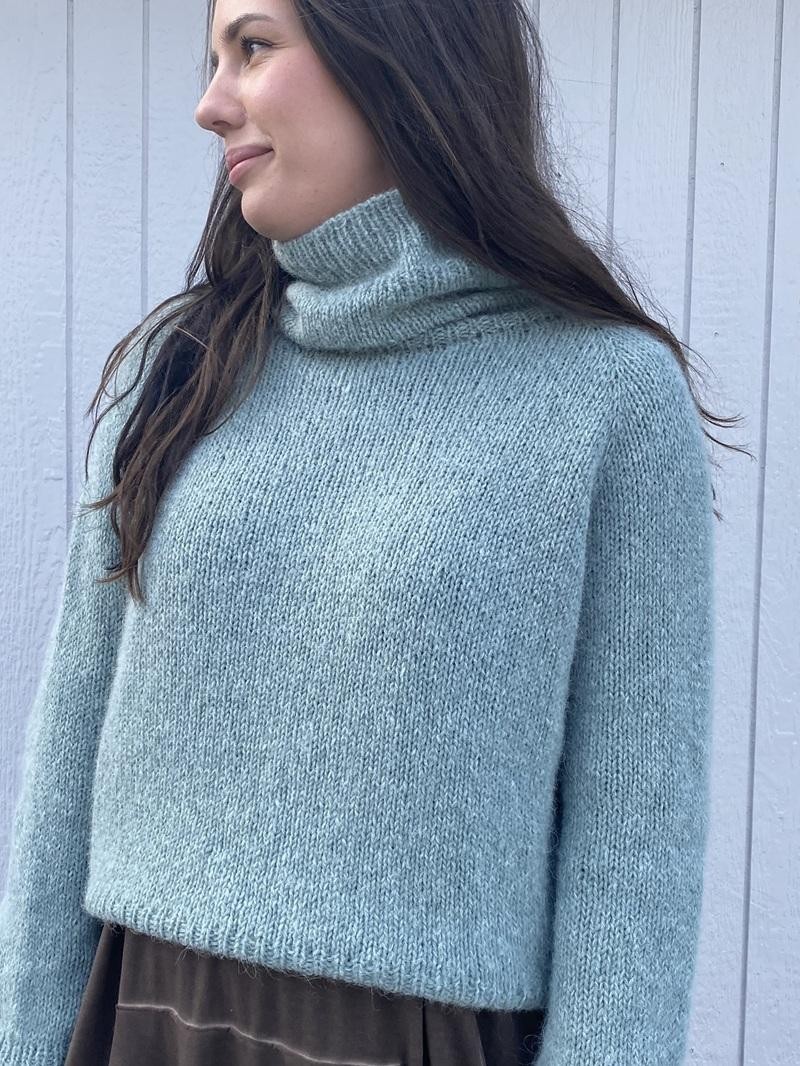 Базовый свитер-реглан спицами