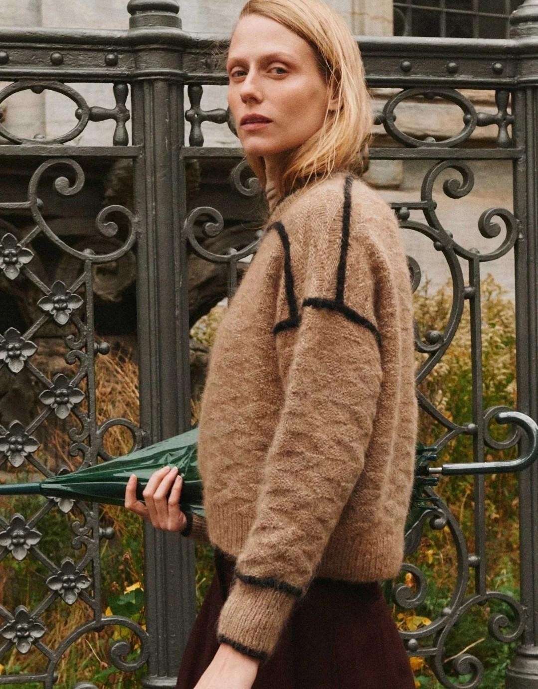 Интересный свитер спицами